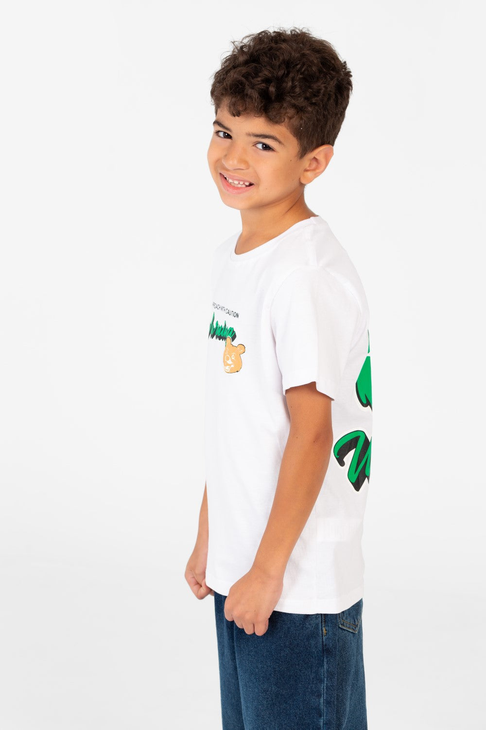 تي شيرت للأولاد بطبعة جرافيكية ورقبة دائرية وأكمام نصفية - 1