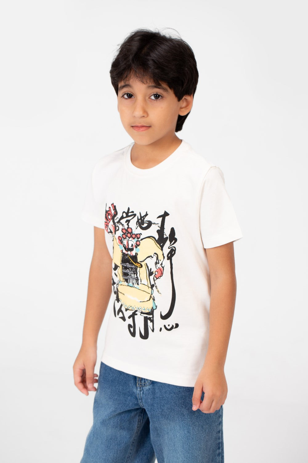 تي شيرت بأكمام قصيرة وطبعة أمامية للأولاد