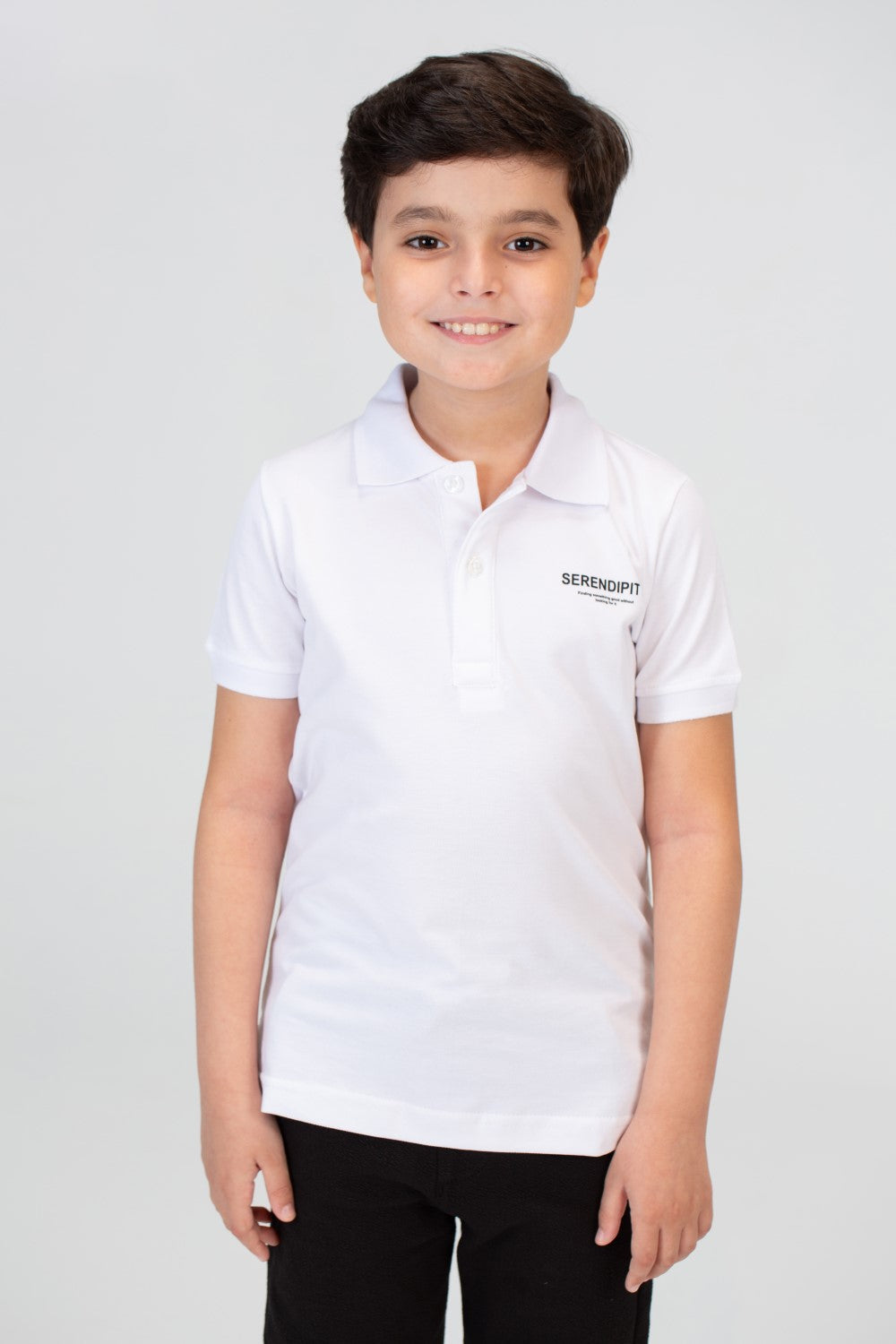 تي شيرت بولو للأولاد بأكمام قصيرة وطبعة مميزة على الظهر