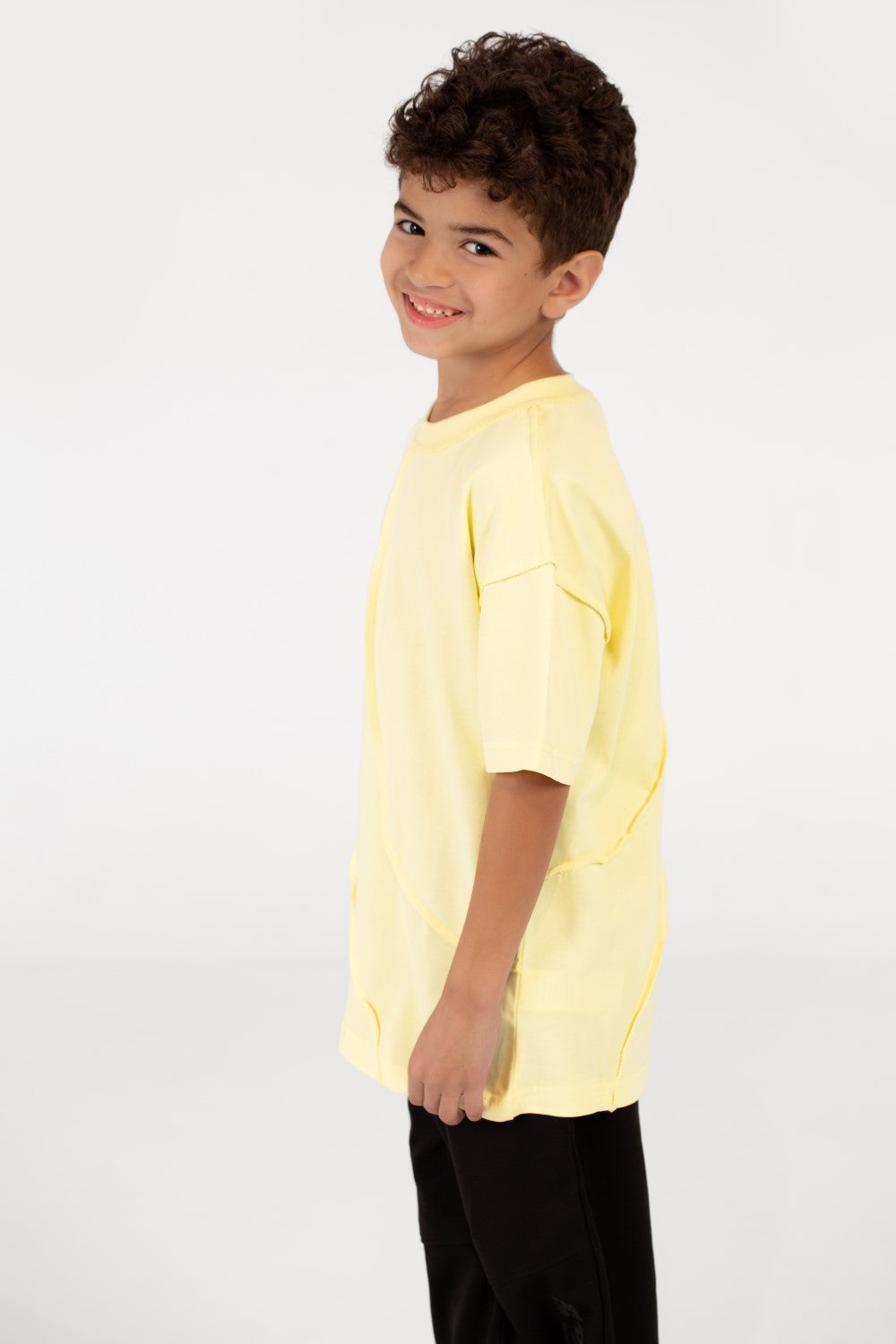 تي شيرت عصري كبير الحجم للأولاد برقبة دائرية