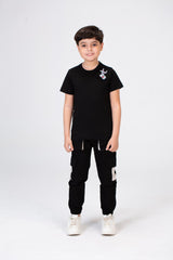 تي شيرت للأولاد برقبة دائرية وأكمام قصيرة مع طباعة حرف A وصورة أرنب على الجهة الأمامية