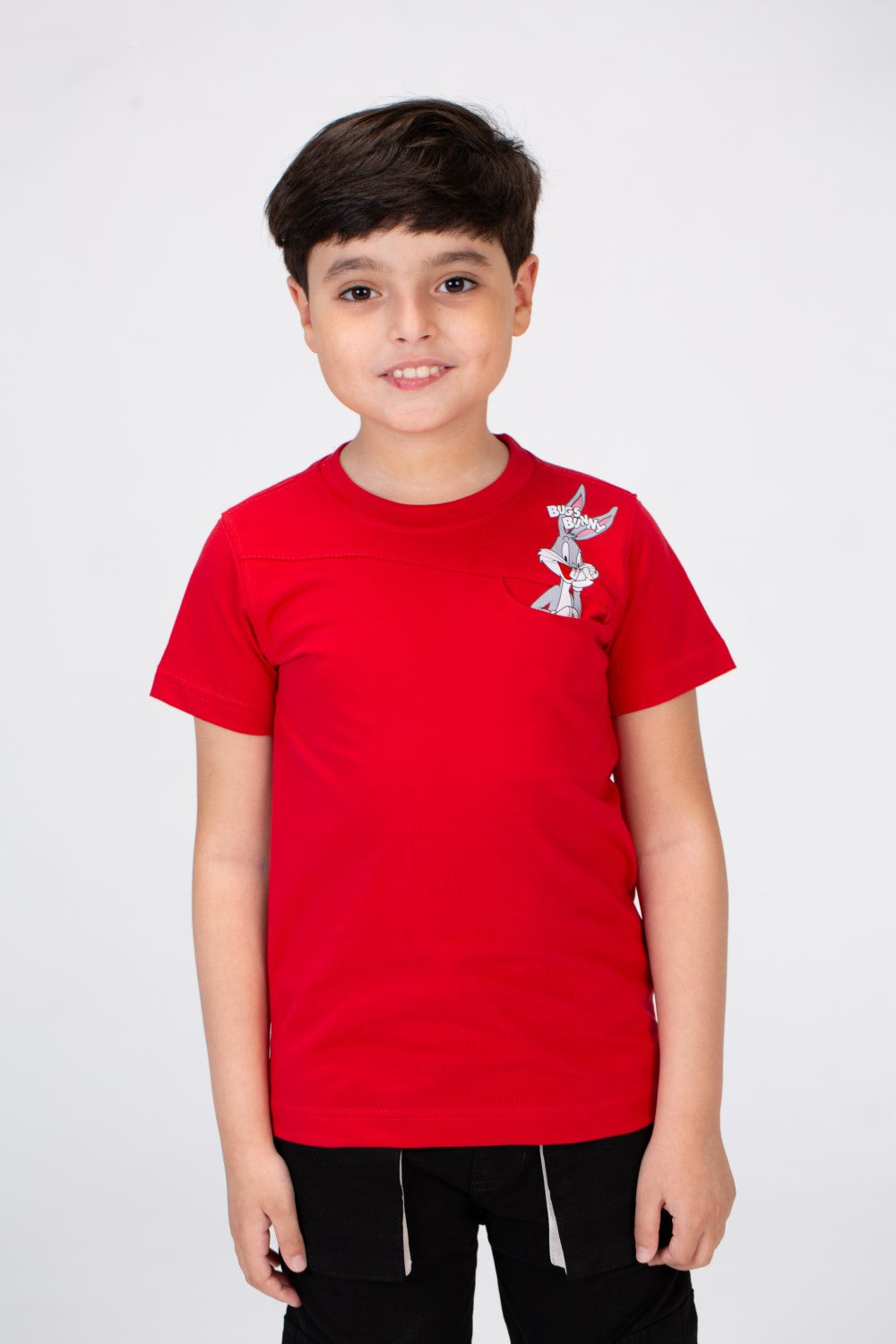 تي شيرت للأولاد برقبة دائرية وأكمام قصيرة مع طباعة حرف A وصورة أرنب على الجهة الأمامية