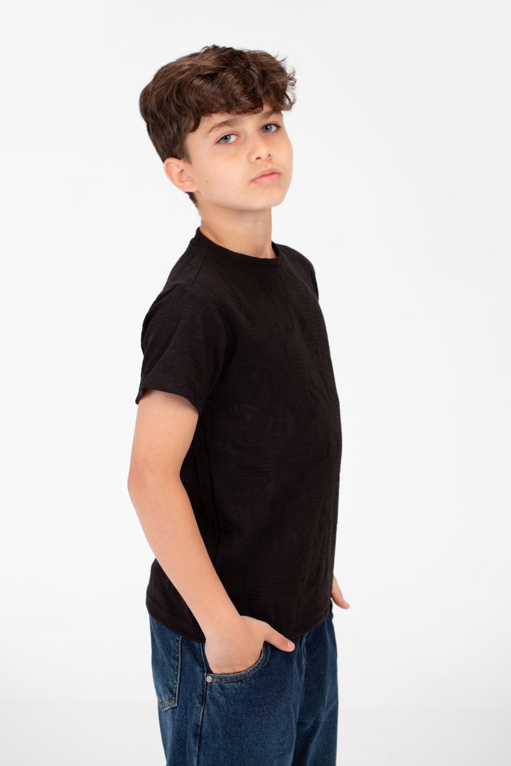 تي شيرت عصري للأولاد بنصف كم