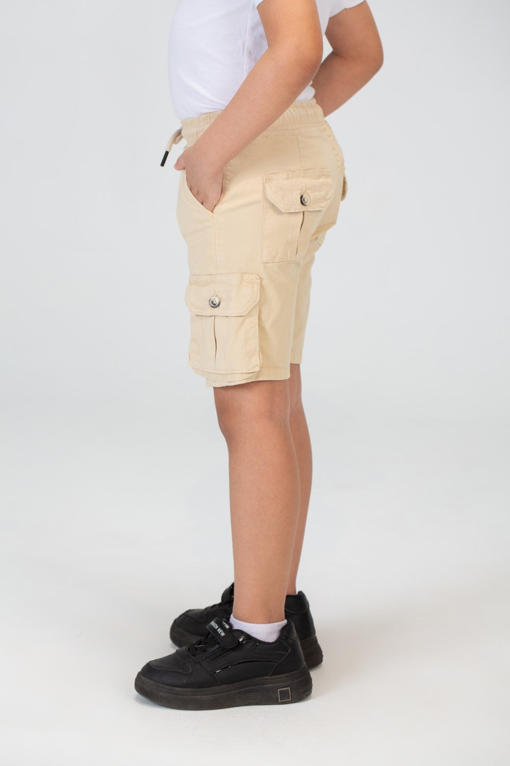 شورت غاباردين للأولاد مع جيوب جانبية وتفاصيل أساسية