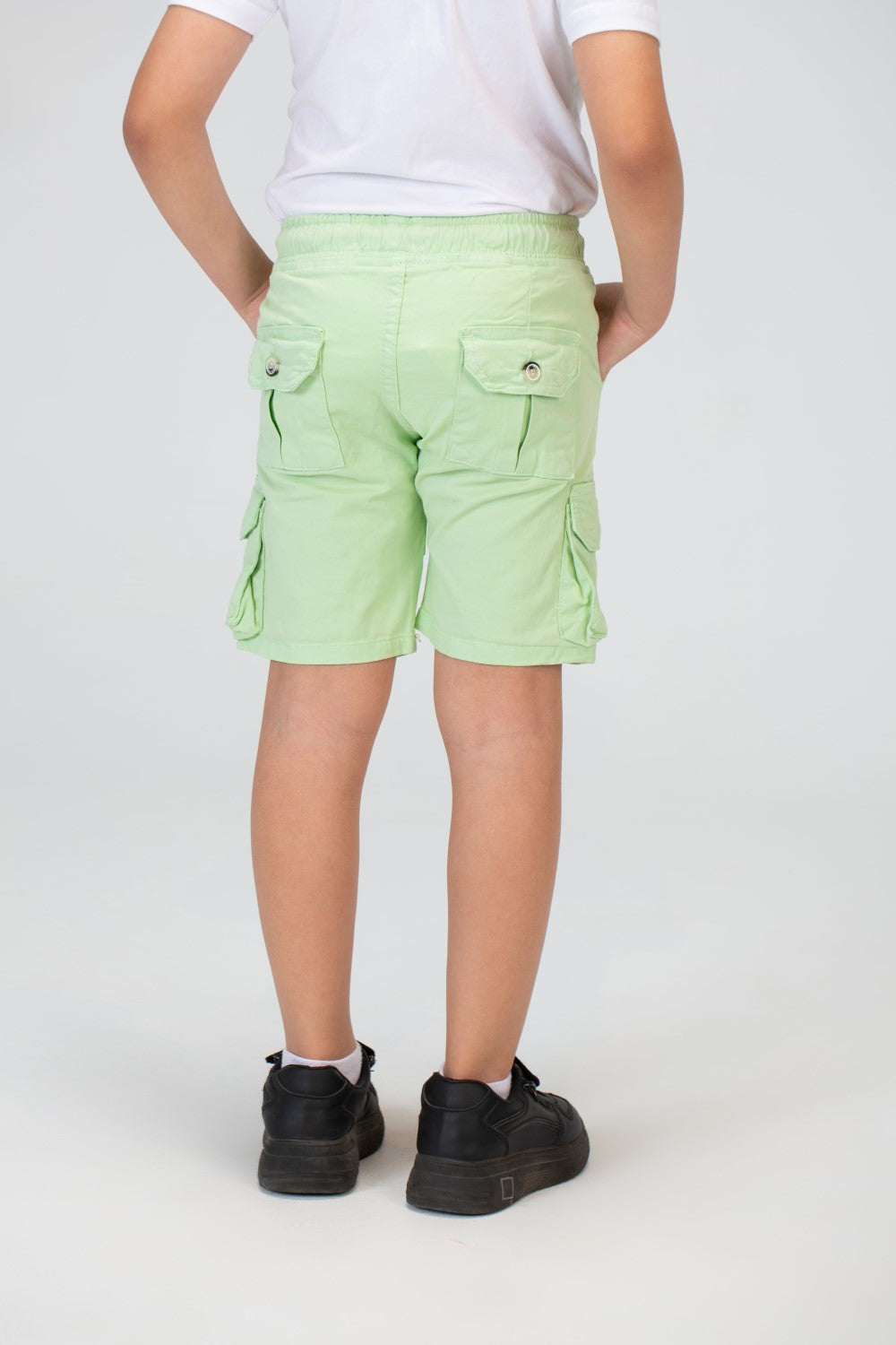 شورت غاباردين للأولاد مع جيوب جانبية وتفاصيل أساسية