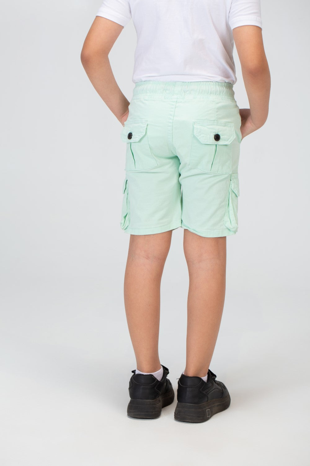 شورت غاباردين للأولاد مع جيوب جانبية وتفاصيل أساسية
