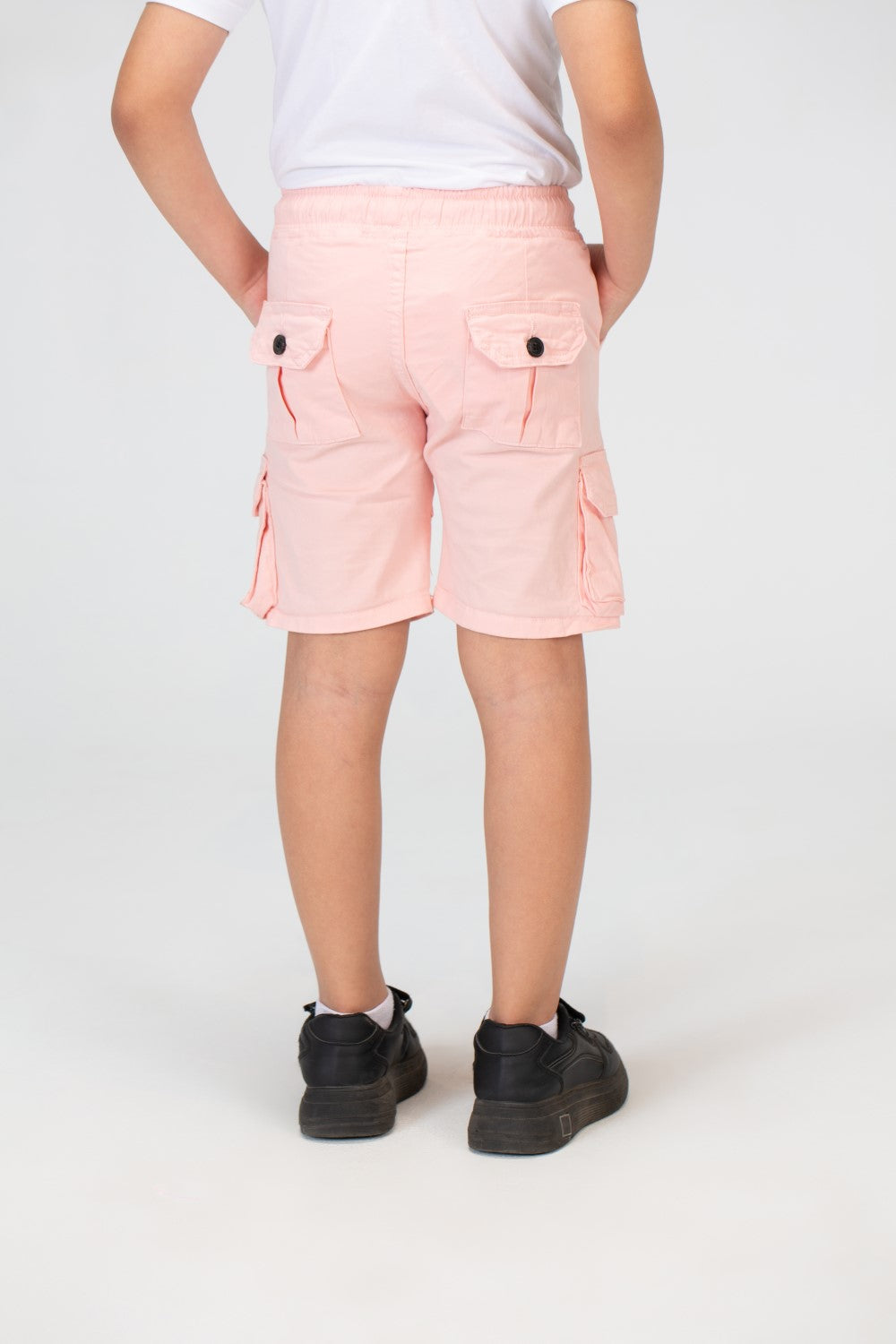 شورت غاباردين للأولاد مع جيوب جانبية وتفاصيل أساسية