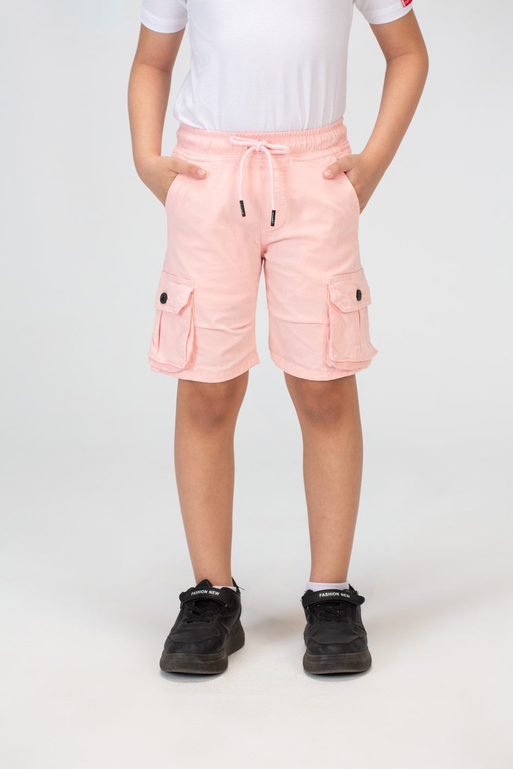 شورت غاباردين للأولاد مع جيوب جانبية وتفاصيل أساسية