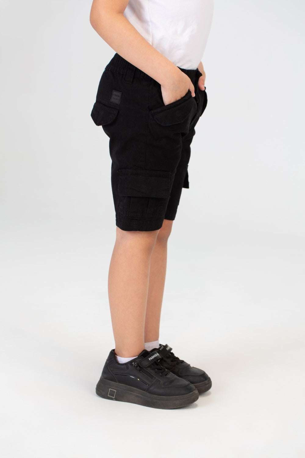 شورت غاباردين للأولاد بتفاصيل أساسية ورقعة طماطم على الظهر