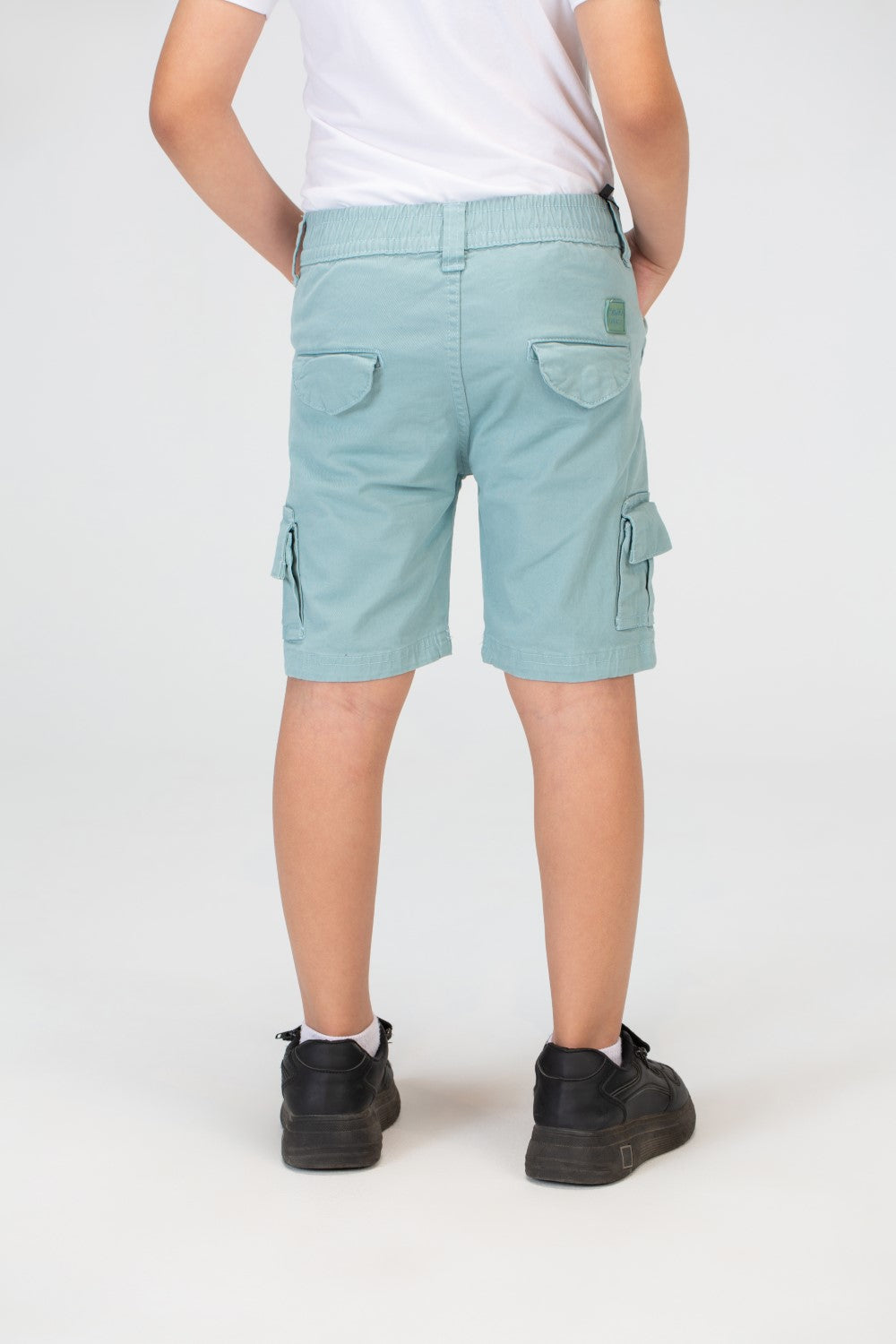 شورت غاباردين للأولاد بتفاصيل أساسية ورقعة طماطم على الظهر