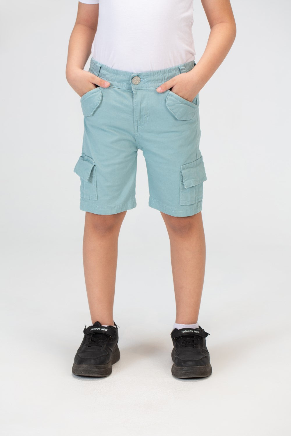 شورت غاباردين للأولاد بتفاصيل أساسية ورقعة طماطم على الظهر