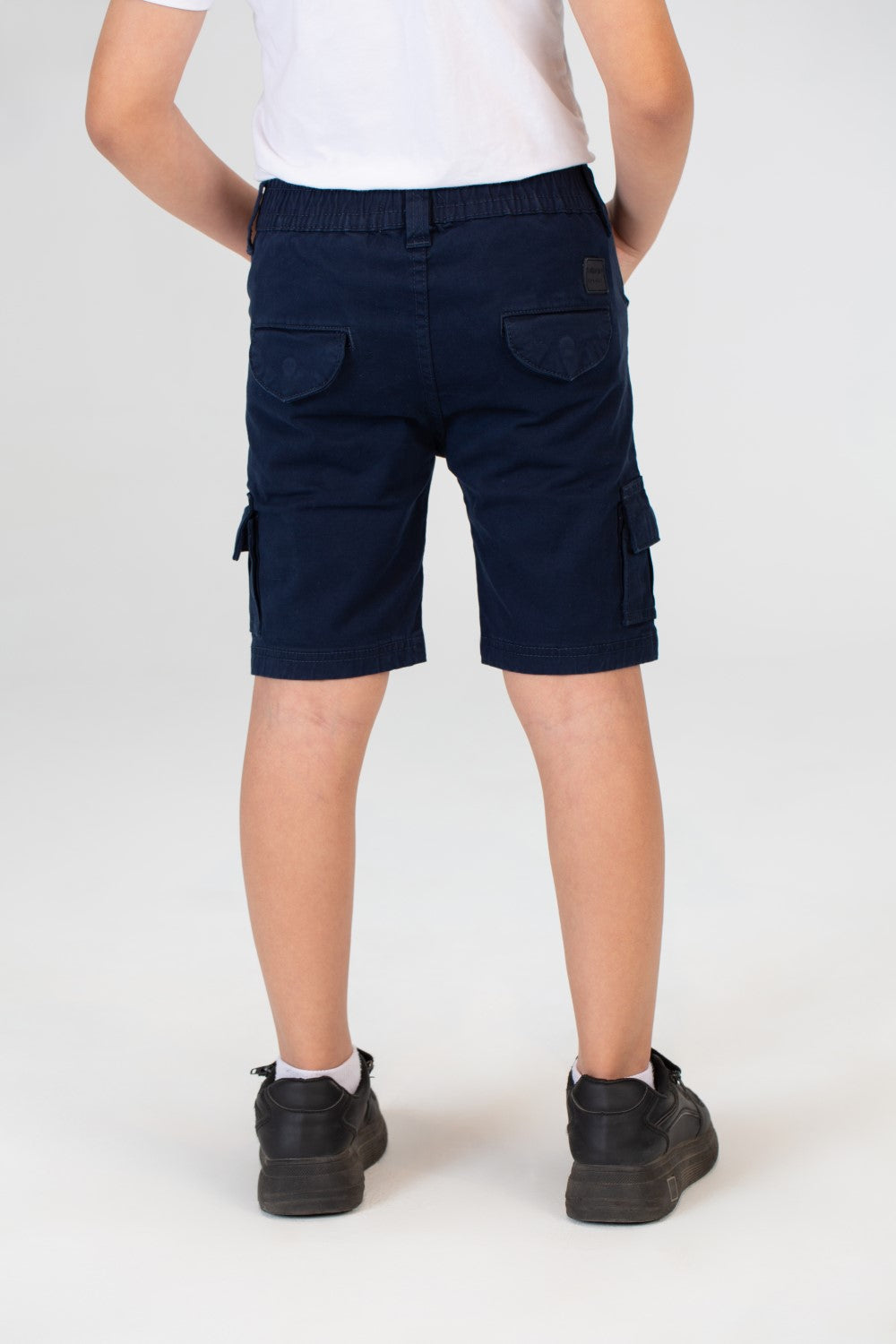 شورت غاباردين للأولاد بتفاصيل أساسية ورقعة طماطم على الظهر