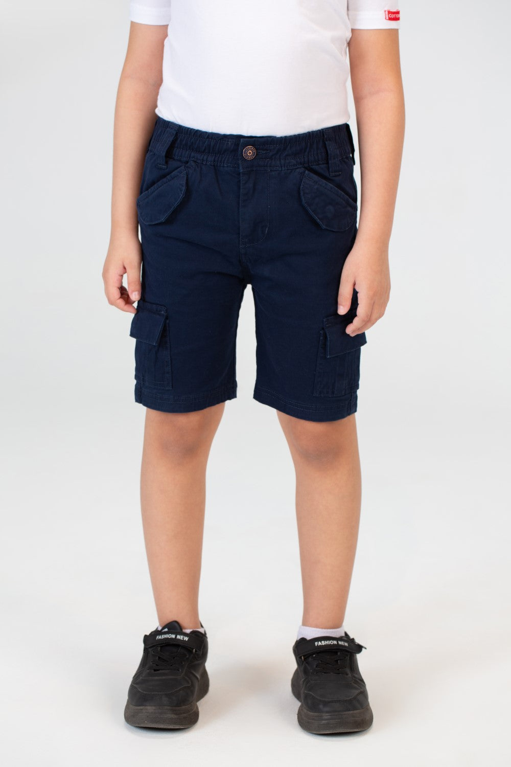 شورت غاباردين للأولاد بتفاصيل أساسية ورقعة طماطم على الظهر