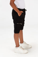 شورت غاباردين للأولاد بحزام خصر مطاطي وجيوب جانبية بسحاب
