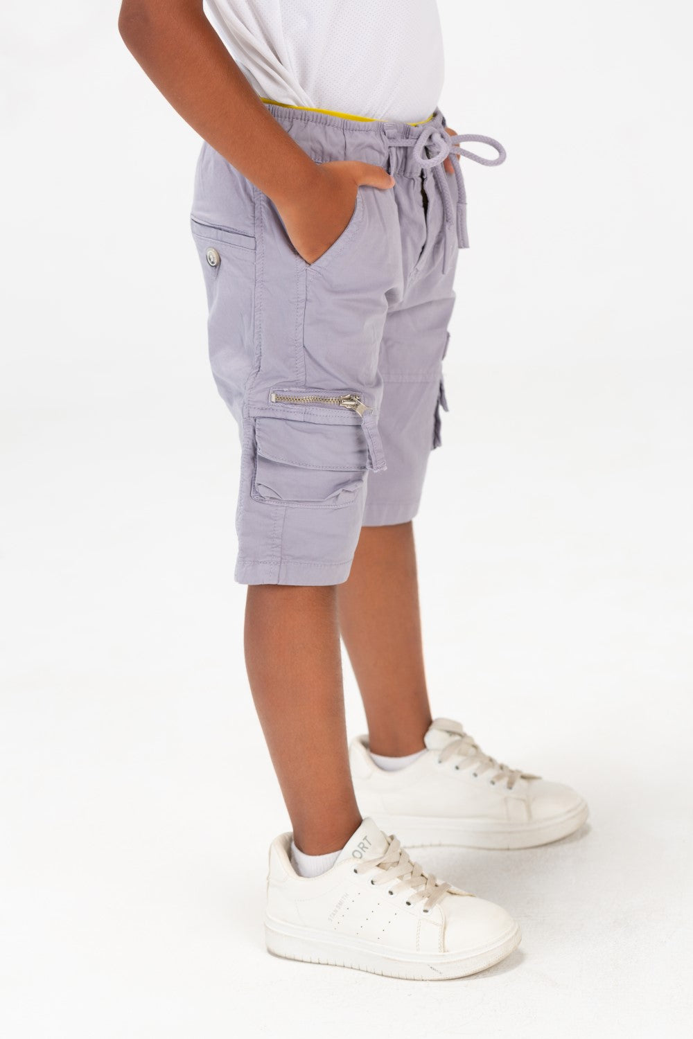 شورت غاباردين للأولاد بحزام خصر مطاطي وجيوب جانبية بسحاب