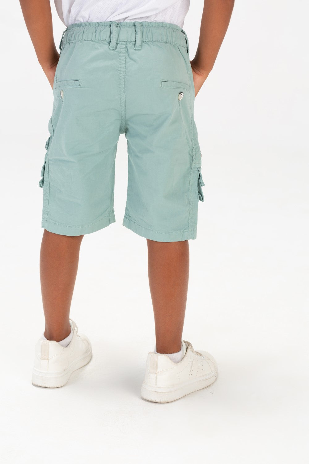 شورت غاباردين للأولاد بحزام خصر مطاطي وجيوب جانبية بسحاب