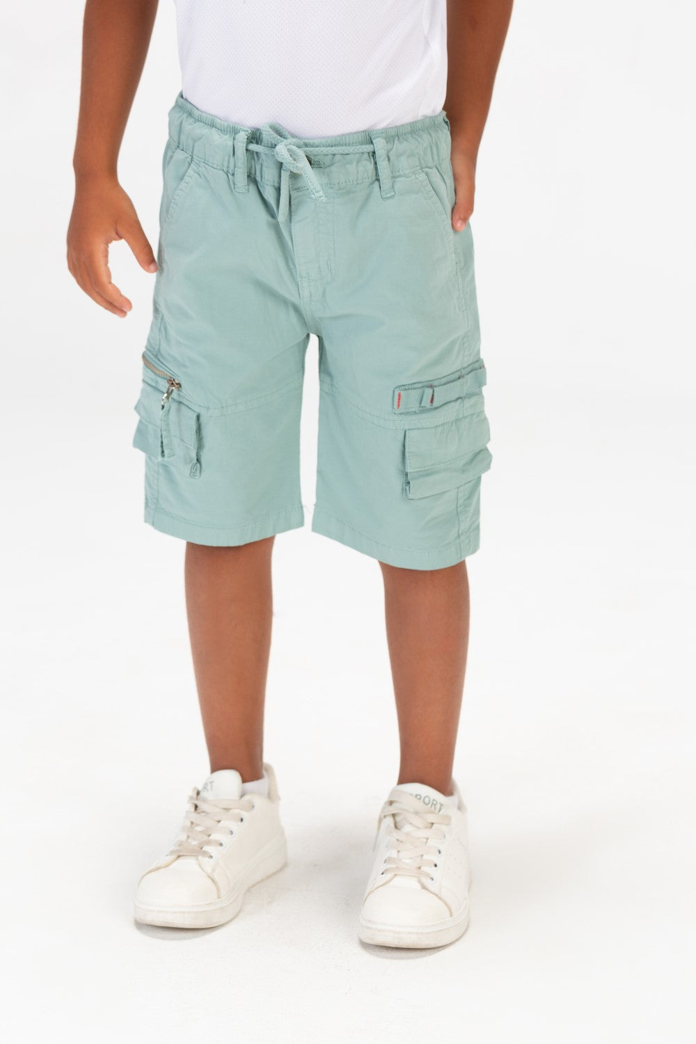 شورت غاباردين للأولاد بحزام خصر مطاطي وجيوب جانبية بسحاب