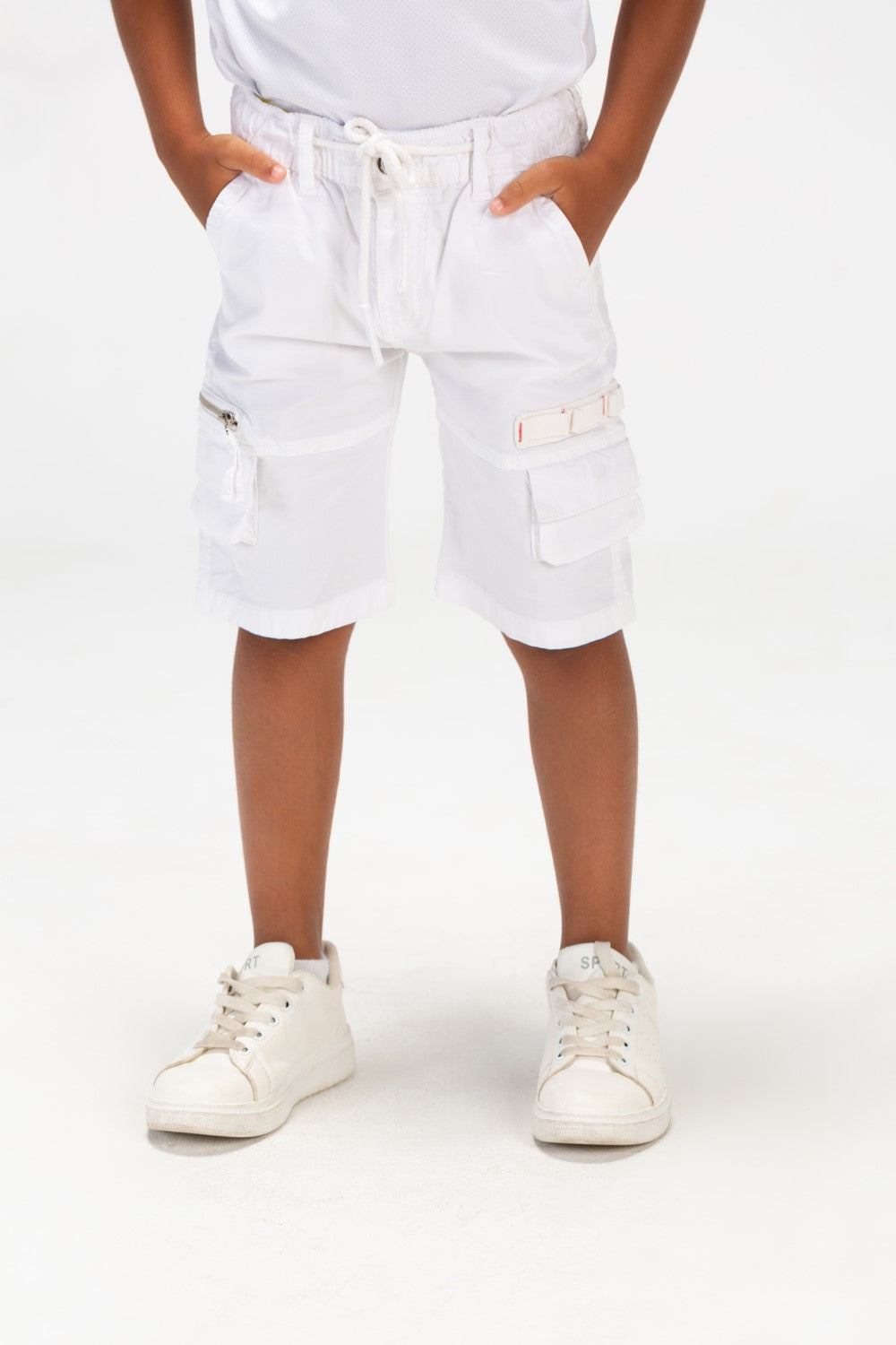 شورت غاباردين للأولاد بحزام خصر مطاطي وجيوب جانبية بسحاب