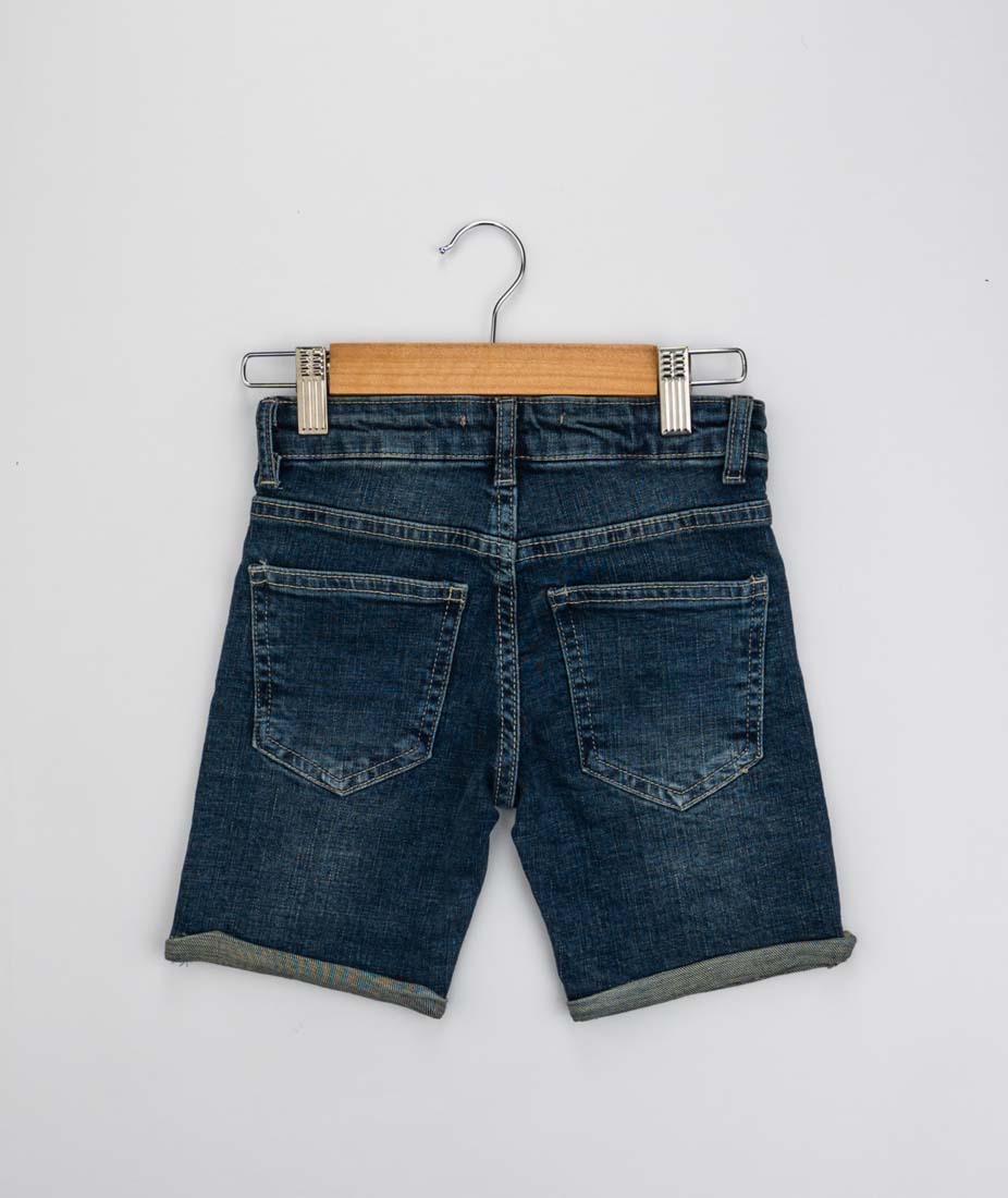 شورت جينز ناعم بقصّة Slim Fit للأولاد