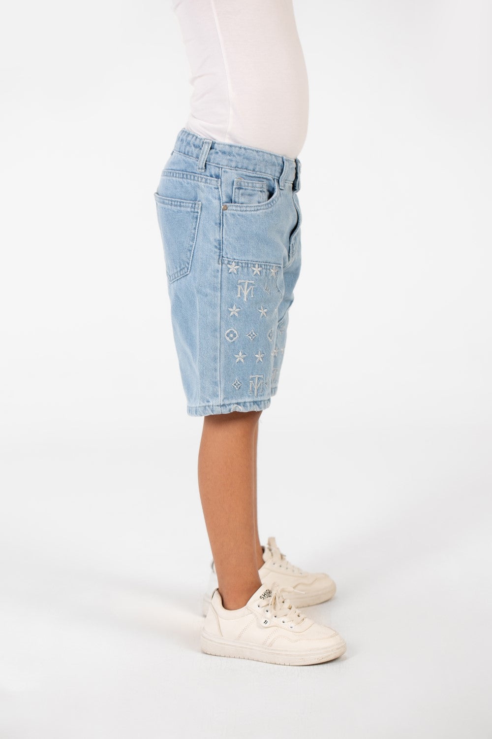 شورت جينز صيفي للأولاد بطبعة عصرية وجيوب