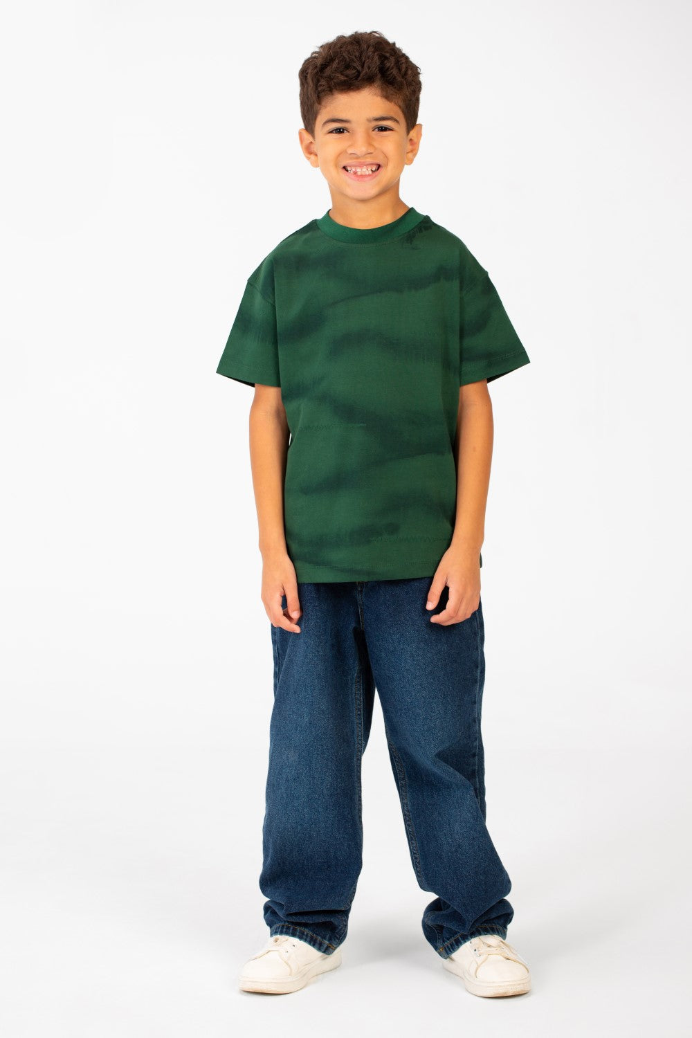 تي شيرت للأولاد بقصّة عادية وقبة دائرية وأكمام نصفية مصبوغة بالربطة