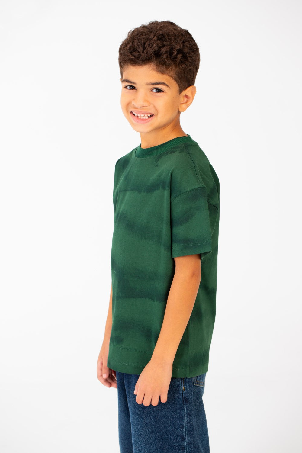 تي شيرت للأولاد بقصّة عادية وقبة دائرية وأكمام نصفية مصبوغة بالربطة