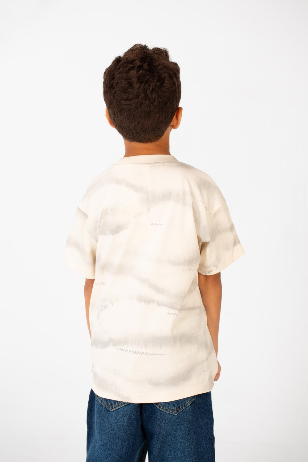 تي شيرت للأولاد بقصّة عادية وقبة دائرية وأكمام نصفية مصبوغة بالربطة