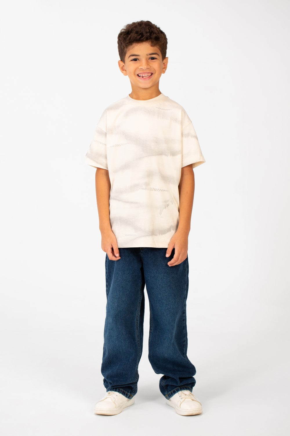 تي شيرت للأولاد بقصّة عادية وقبة دائرية وأكمام نصفية مصبوغة بالربطة