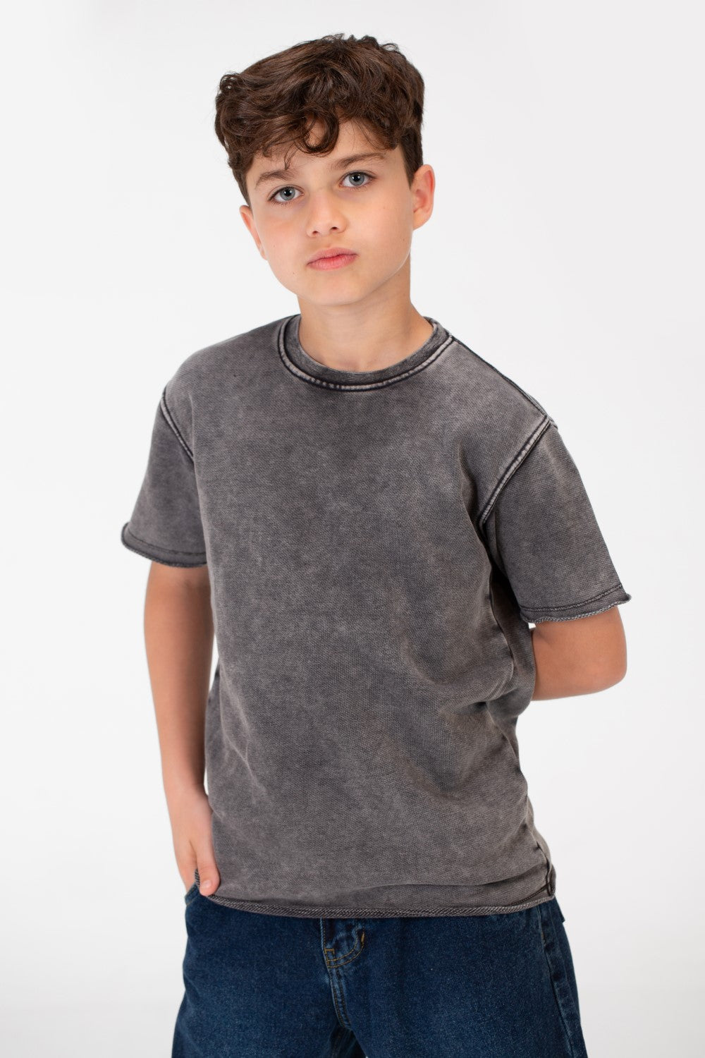 تي شيرت أساسي مغسول بأكمام نصفية للأولاد
