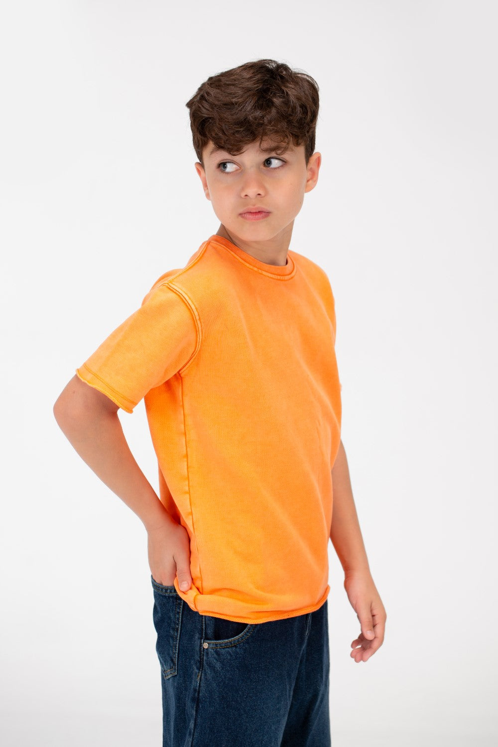 تي شيرت أساسي مغسول بأكمام نصفية للأولاد