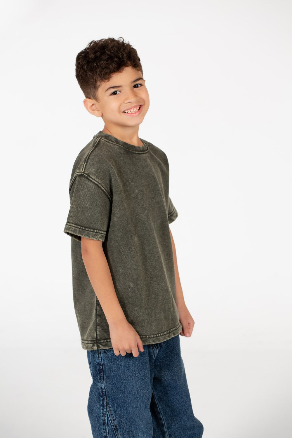 تي شيرت مغسول بأكمام قصيرة للأولاد