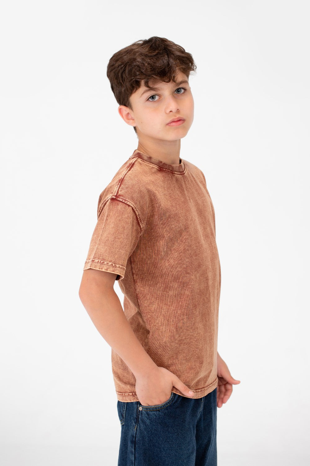 تي شيرت أساسي مغسول برقبة دائرية للأولاد