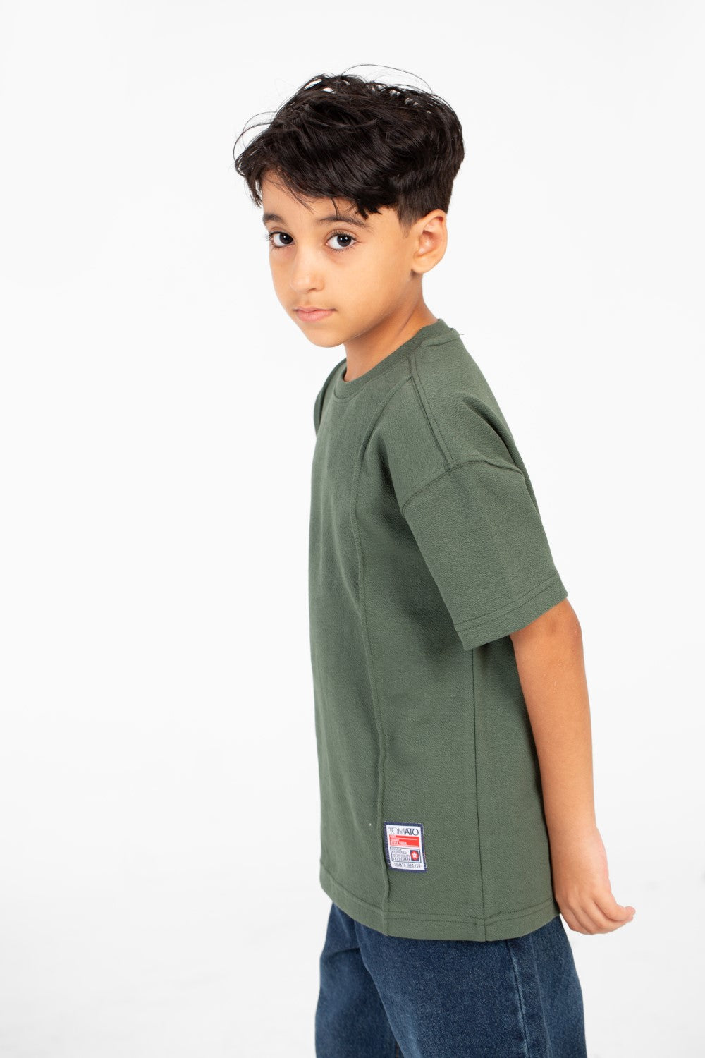 تي شيرت للأولاد بتصميم عصري أساسي برقبة دائرية وأكمام قصيرة