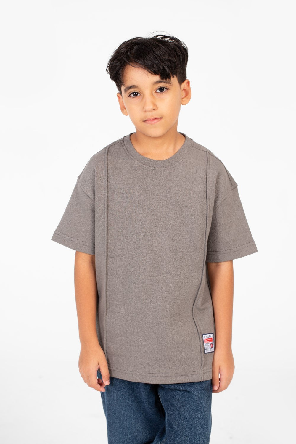 تي شيرت للأولاد بتصميم عصري أساسي برقبة دائرية وأكمام قصيرة