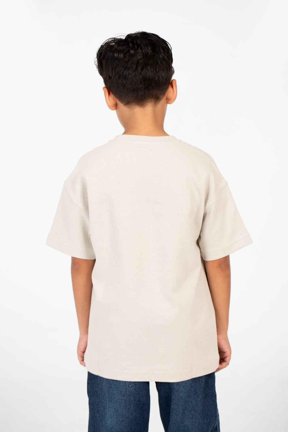 تي شيرت للأولاد بتصميم عصري أساسي برقبة دائرية وأكمام قصيرة