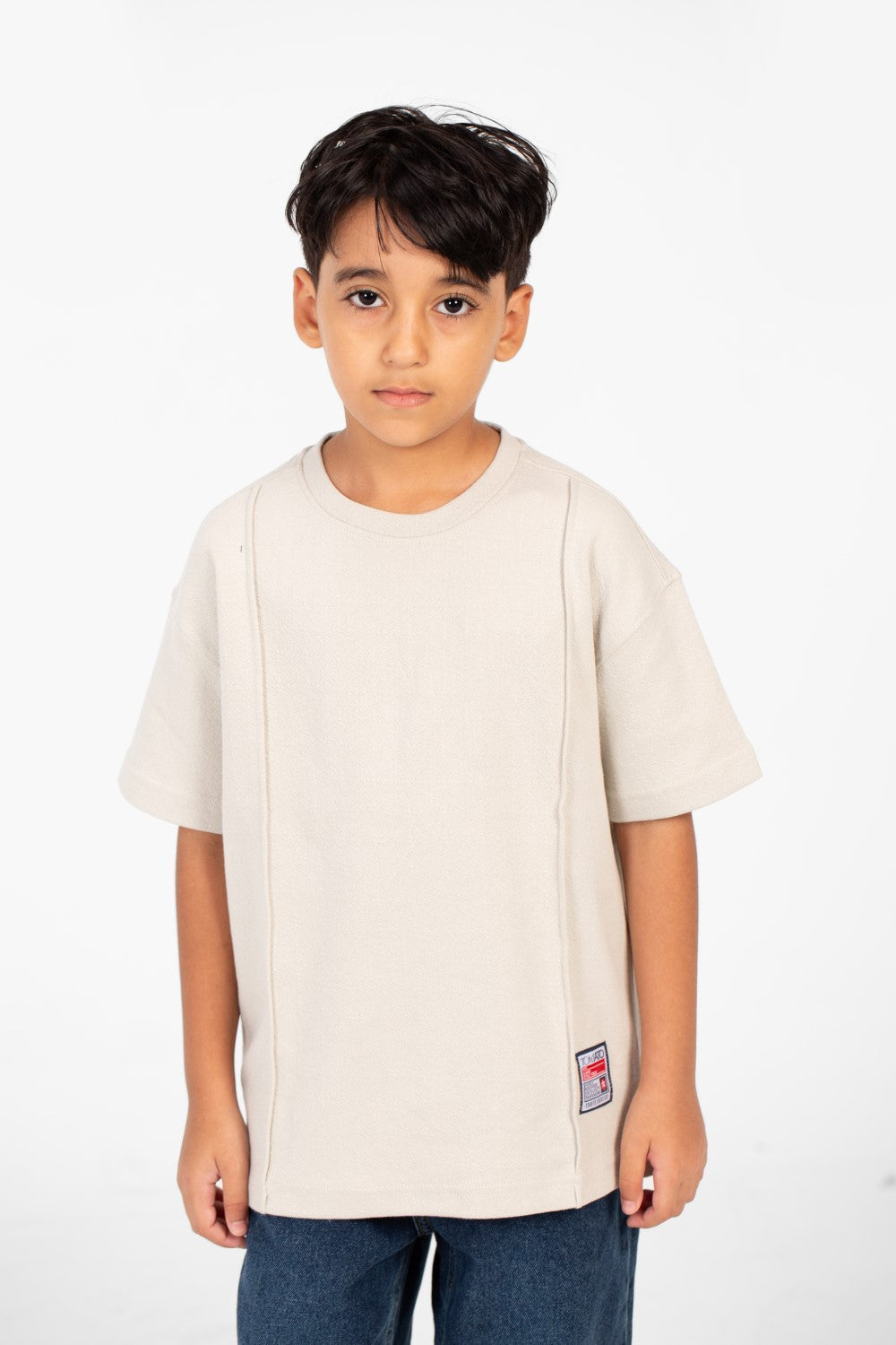 تي شيرت للأولاد بتصميم عصري أساسي برقبة دائرية وأكمام قصيرة