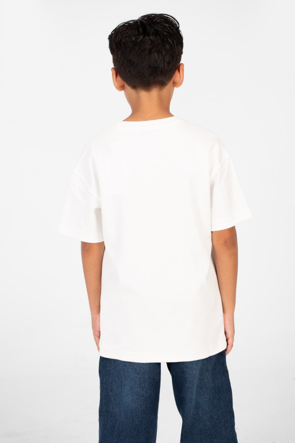 تي شيرت للأولاد بتصميم عصري أساسي برقبة دائرية وأكمام قصيرة