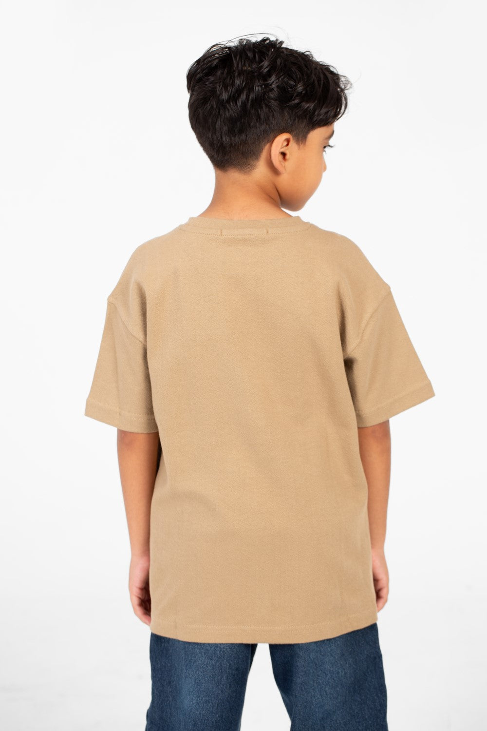 تي شيرت للأولاد بتصميم عصري أساسي برقبة دائرية وأكمام قصيرة