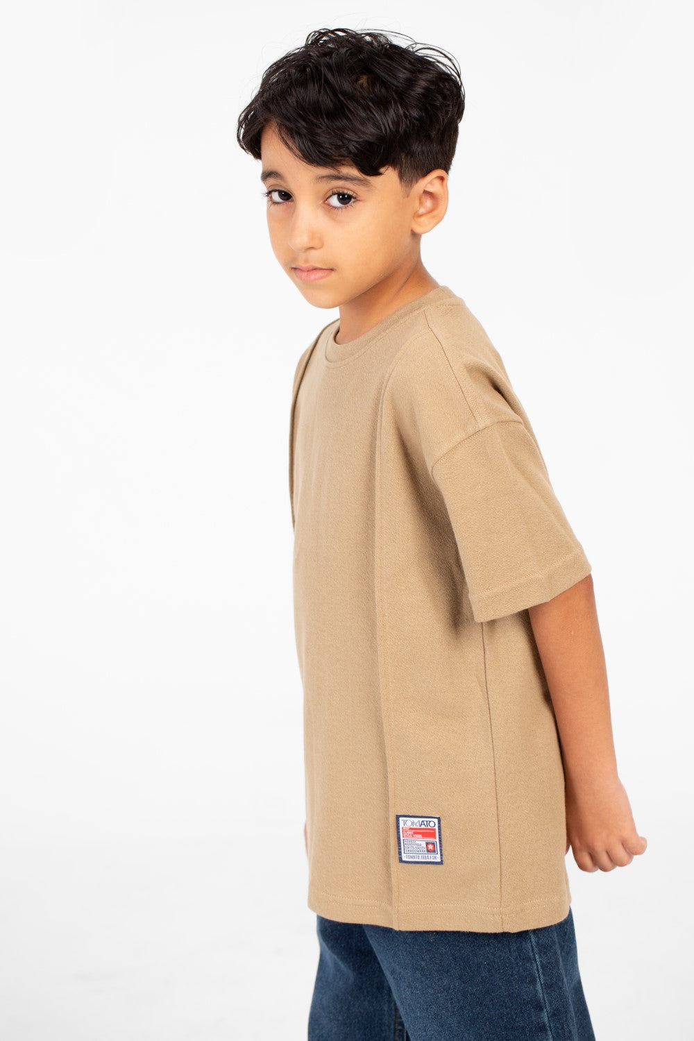 تي شيرت للأولاد بتصميم عصري أساسي برقبة دائرية وأكمام قصيرة