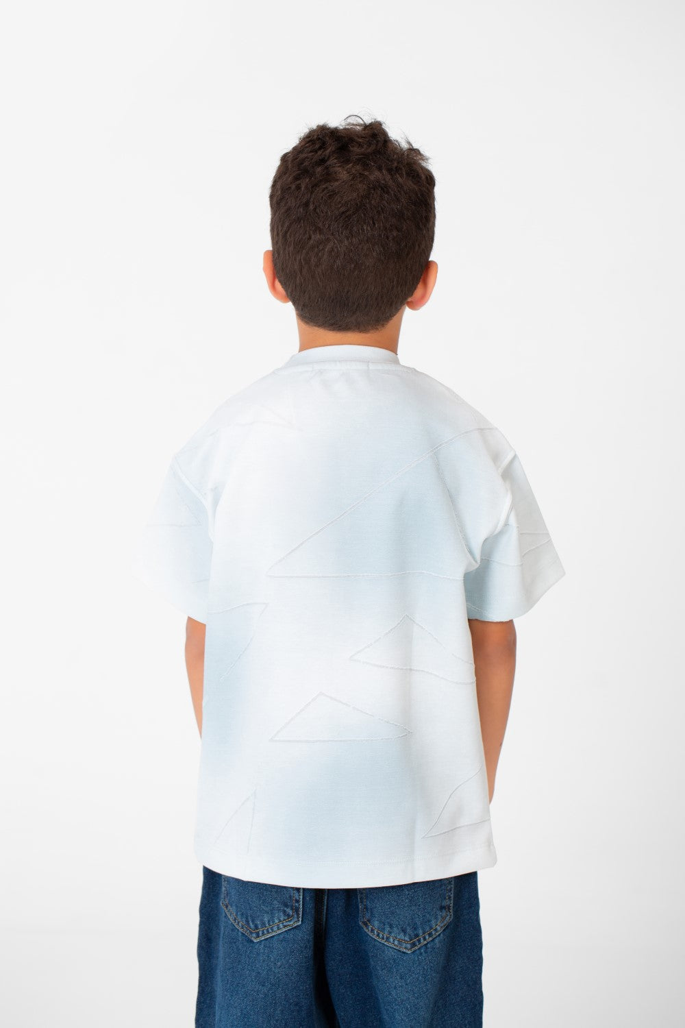 تي شيرت أساسي للأولاد بأكمام قصيرة ورقبة دائرية مصنوع من مادة مريحة عالية الجودة