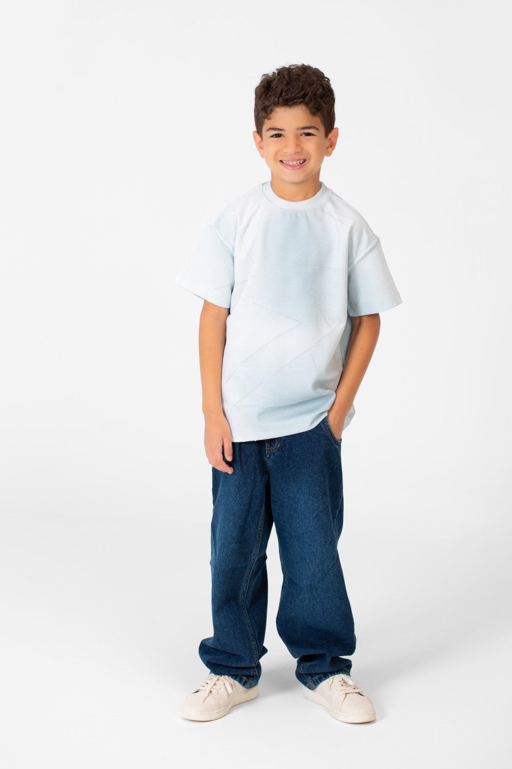 تي شيرت أساسي للأولاد بأكمام قصيرة ورقبة دائرية مصنوع من مادة مريحة عالية الجودة