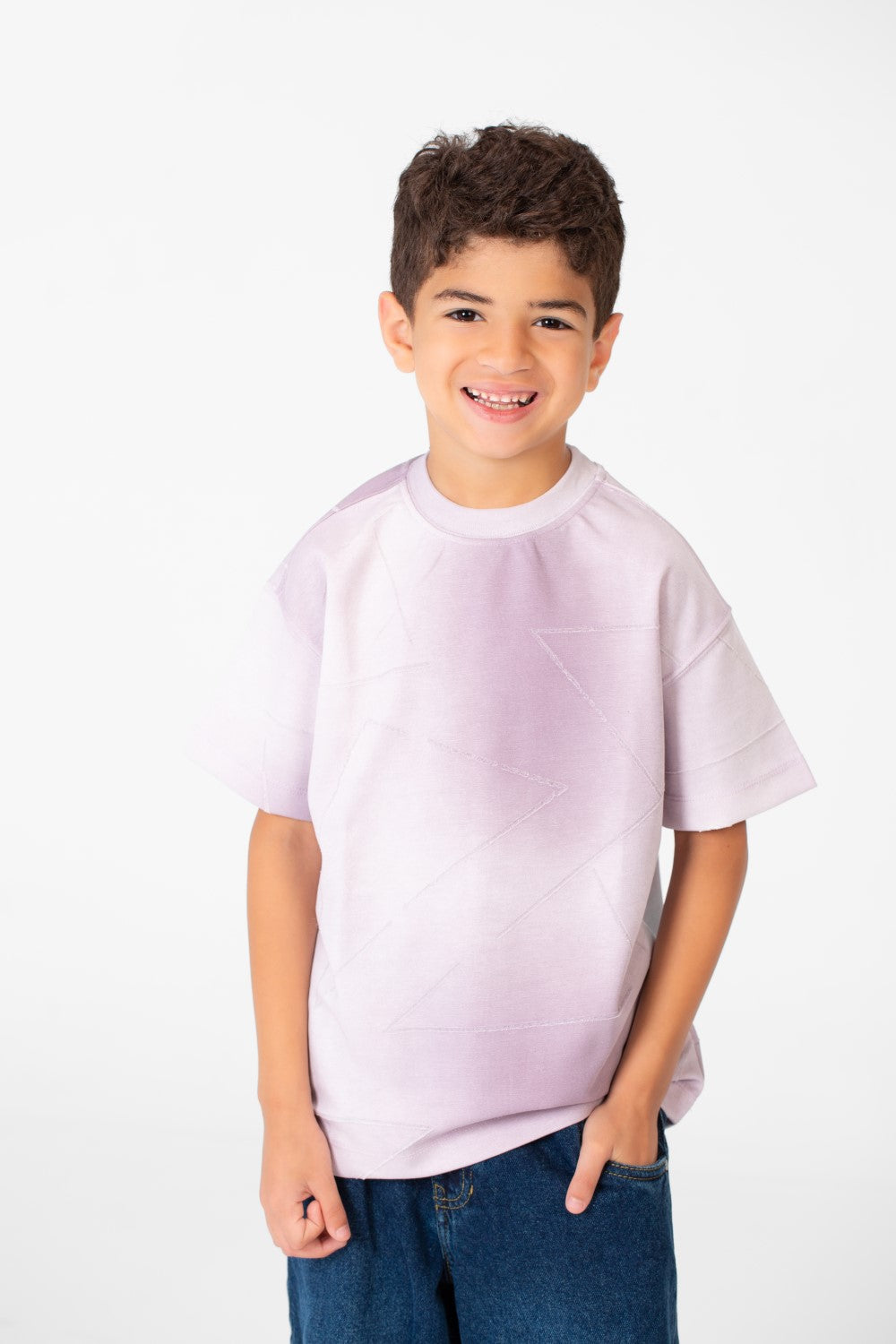 تي شيرت أساسي للأولاد بأكمام قصيرة ورقبة دائرية مصنوع من مادة مريحة عالية الجودة