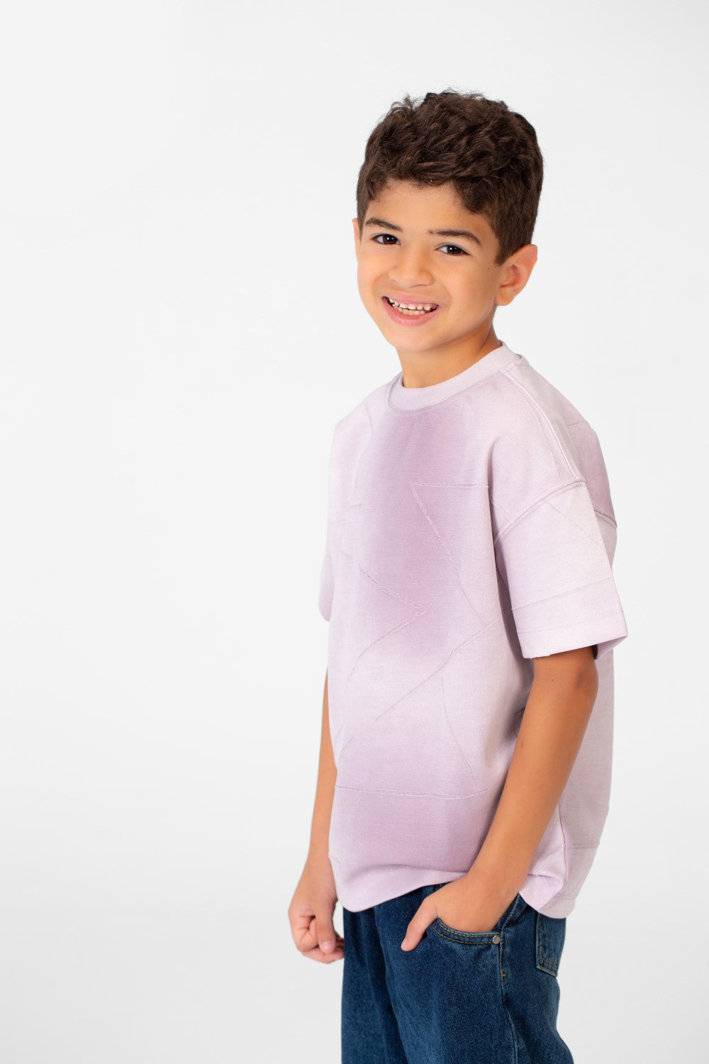 تي شيرت أساسي للأولاد بأكمام قصيرة ورقبة دائرية مصنوع من مادة مريحة عالية الجودة