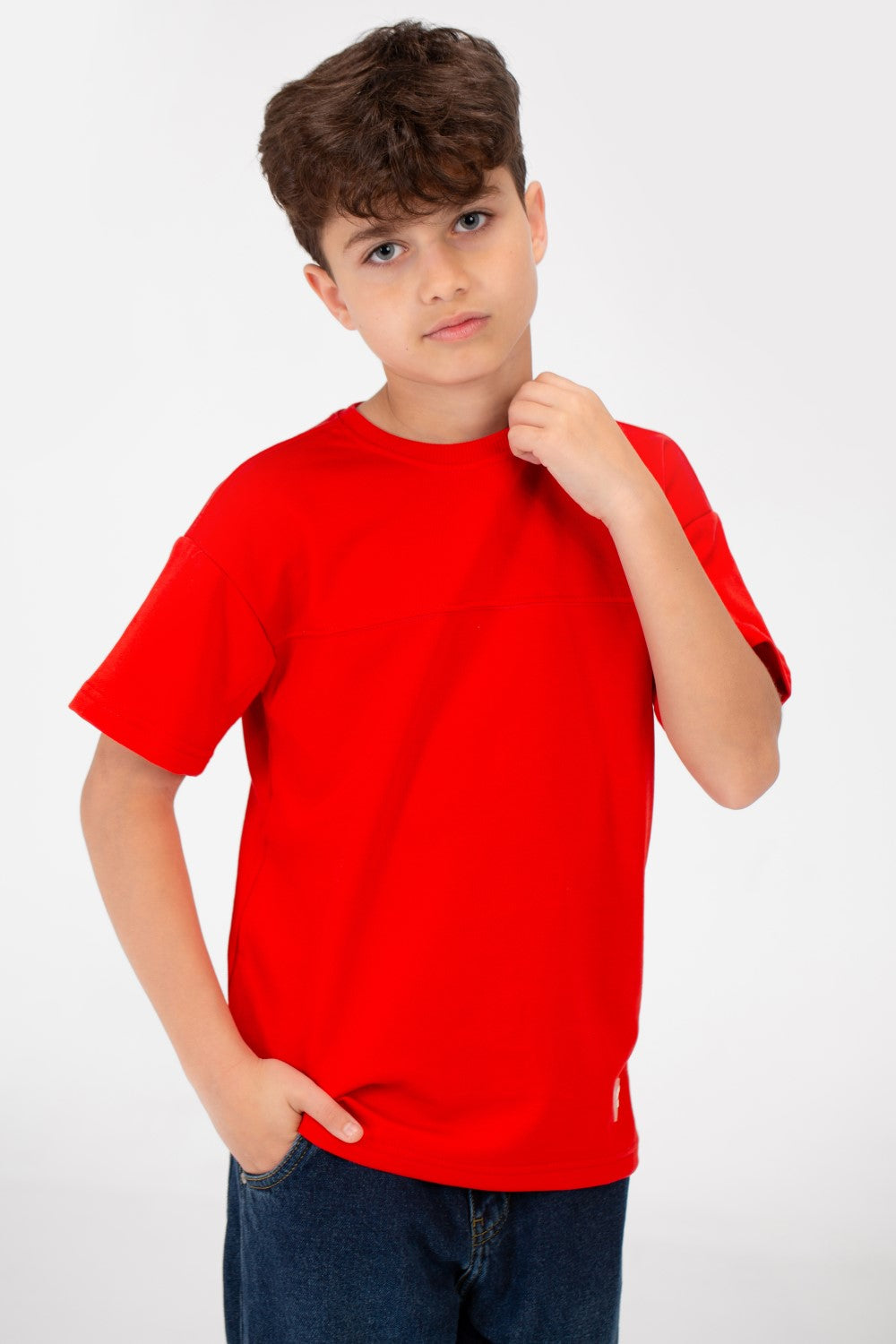 تي شيرت أساسي عالي الجودة للأولاد بنصف كم