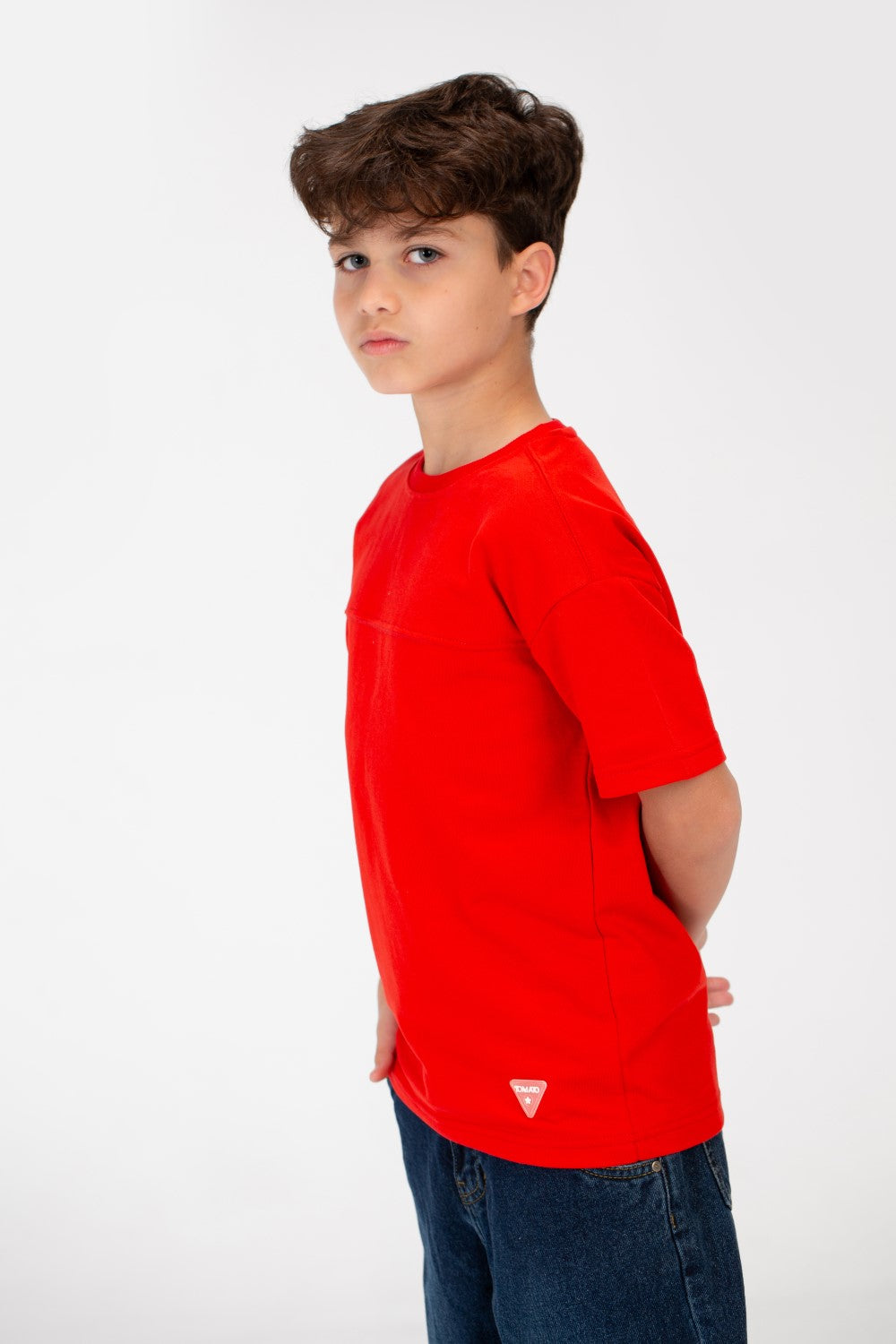 تي شيرت أساسي عالي الجودة للأولاد بنصف كم