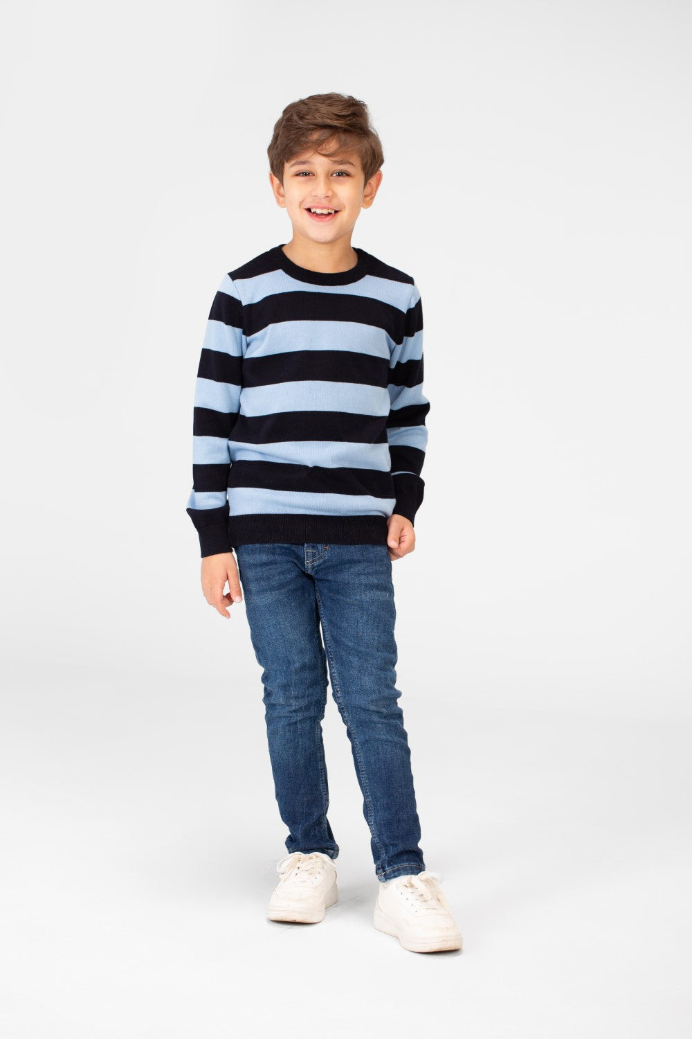 سترة قطنية مخططة للأولاد برقبة دائرية وأكمام طويلة