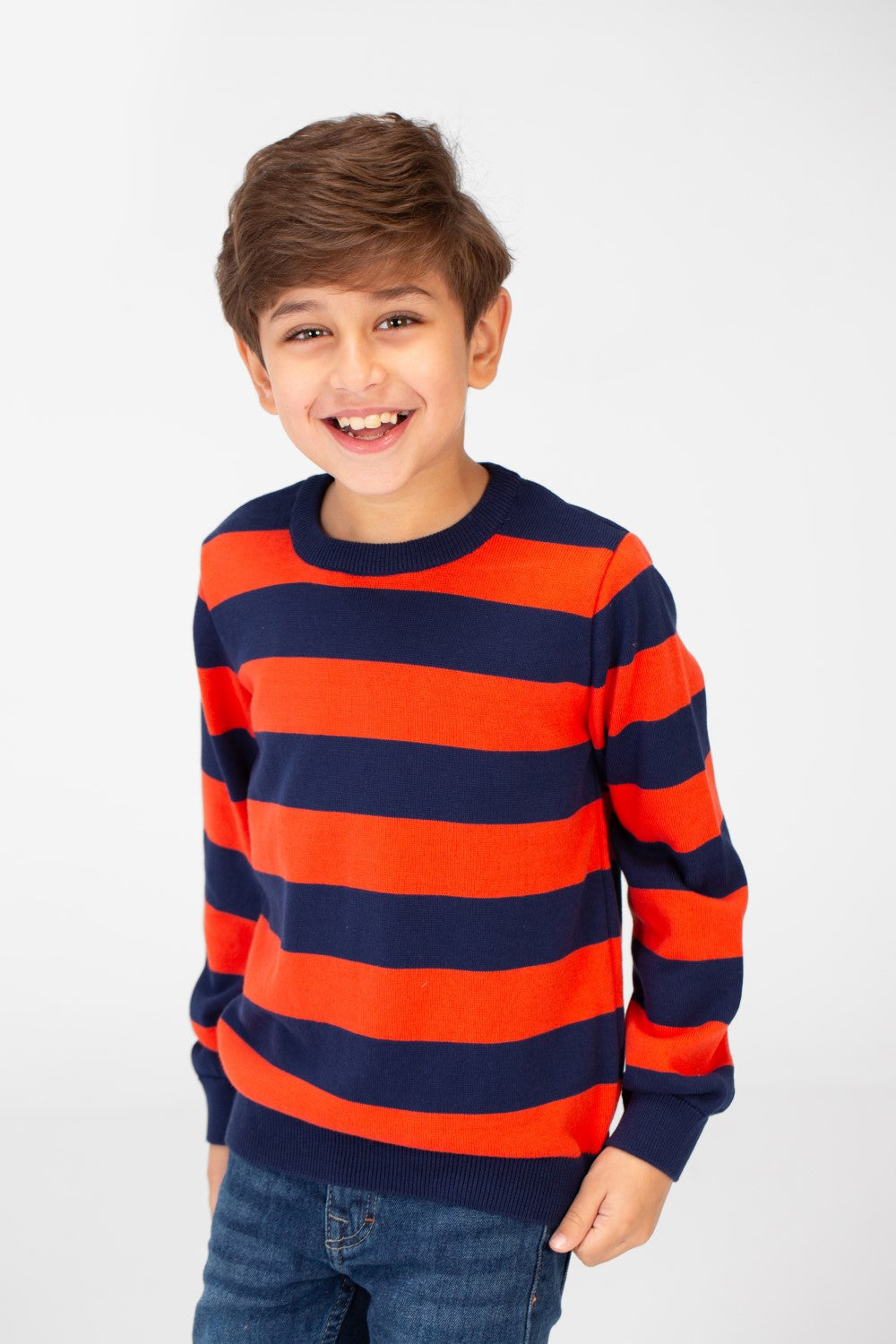 سترة قطنية مخططة للأولاد برقبة دائرية وأكمام طويلة