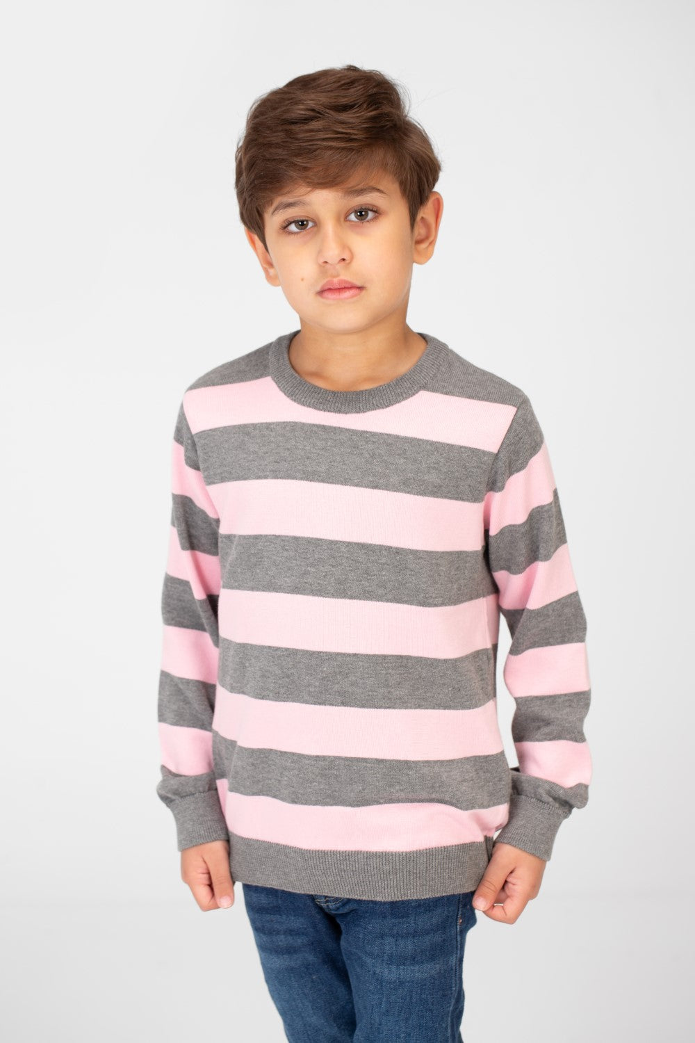 سترة قطنية مخططة للأولاد برقبة دائرية وأكمام طويلة