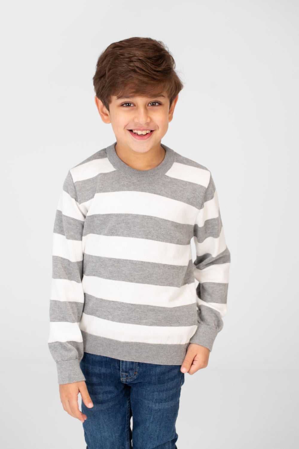 سترة قطنية مخططة للأولاد برقبة دائرية وأكمام طويلة