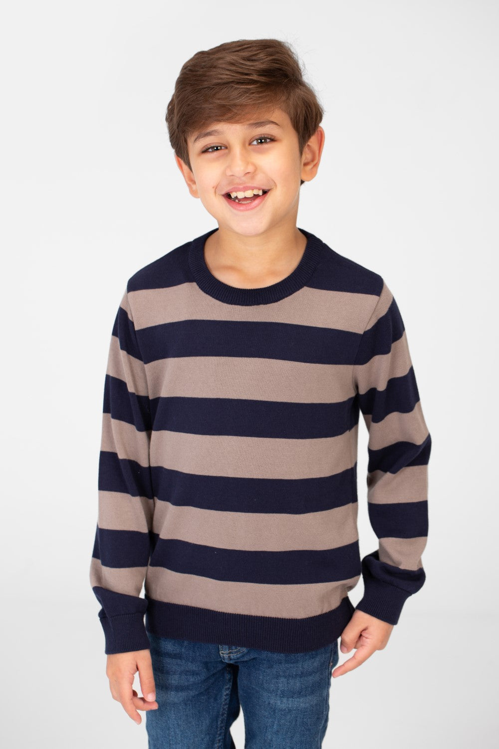 سترة قطنية مخططة للأولاد برقبة دائرية وأكمام طويلة